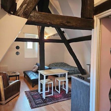 Апартаменти Le Petit Medieval Монлюсон Екстер'єр фото
